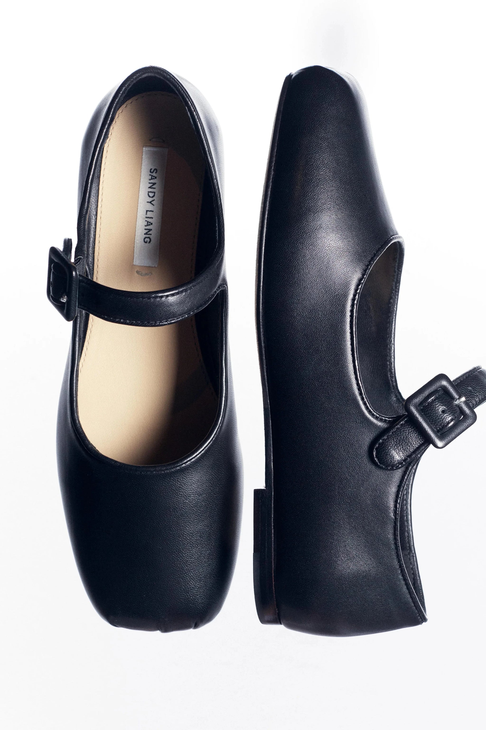 SANDY LIANG バックル付き　フラットシューズ 黒　レザー SANDY LIANG バックル付き フラットシューズ 黒 レザー SANDY LIANG